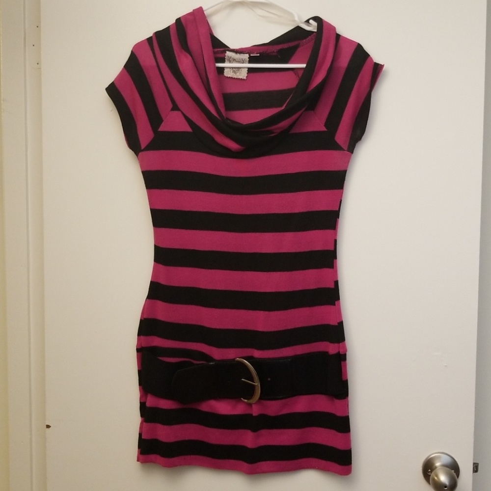 Short sleeve cowl neck sweater with faux belt